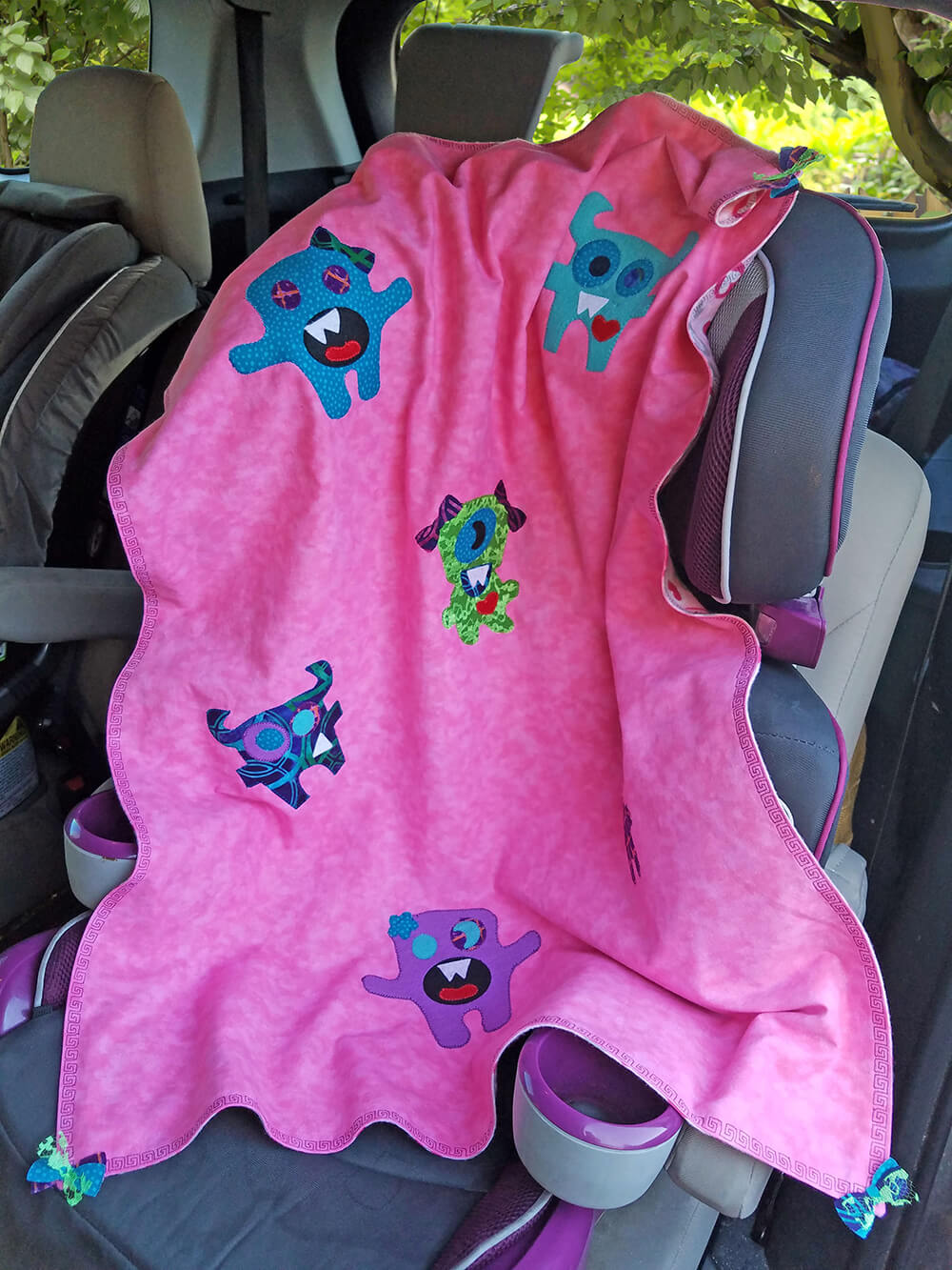 MonsterBlanket_InCarseat